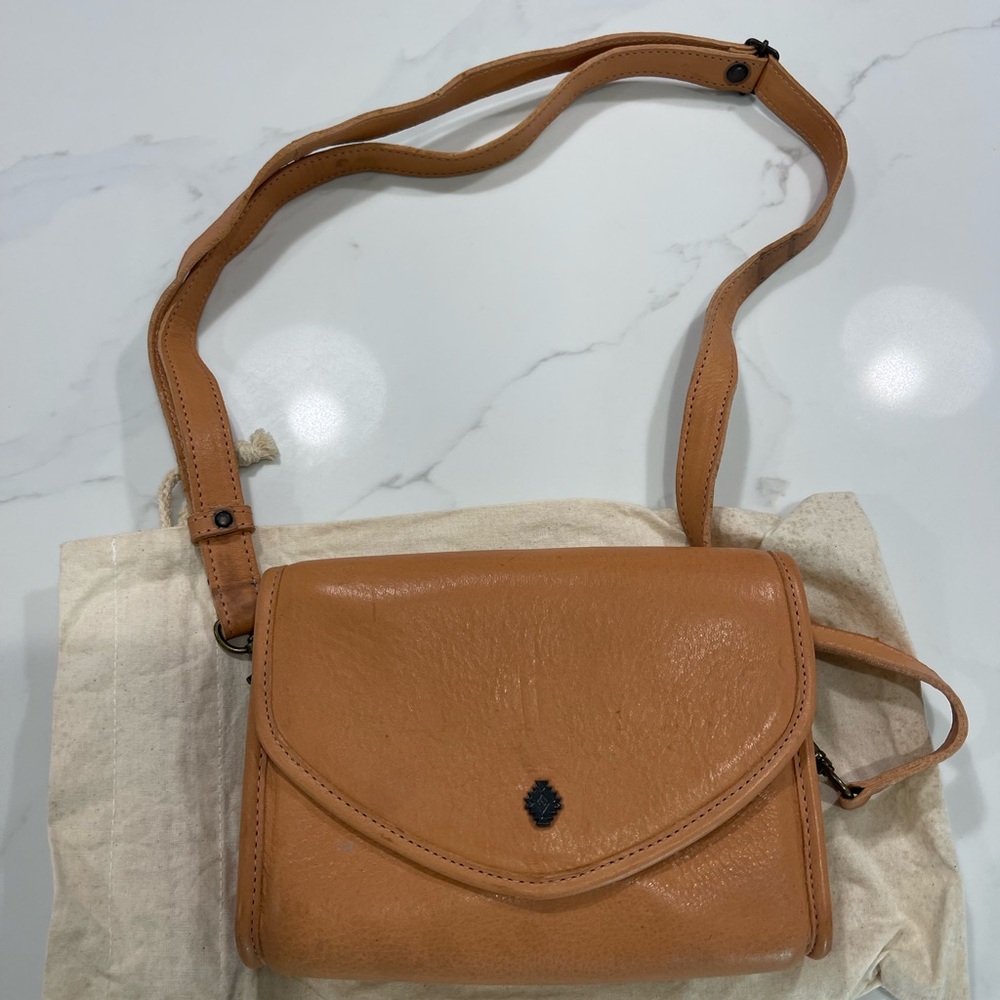 Nena & Co. Tan Leather Crossbody Bag